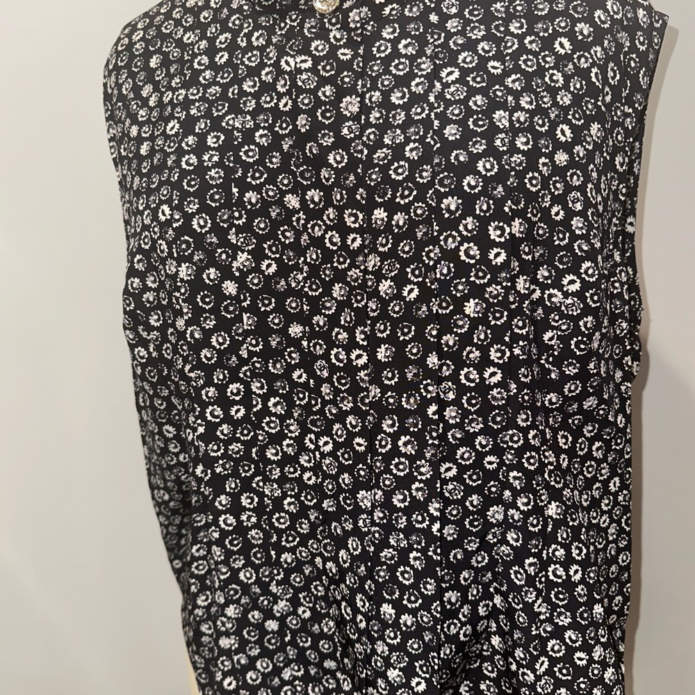 Chanel Coco Floral-Print Sleeveless Shirt Blouse in Black/White 44(US12) - Picture 8 of 12